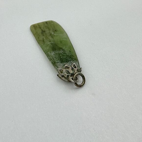 Vintage Mid-Century Modern Nephrite Jade Pendant - Picture 4 of 7